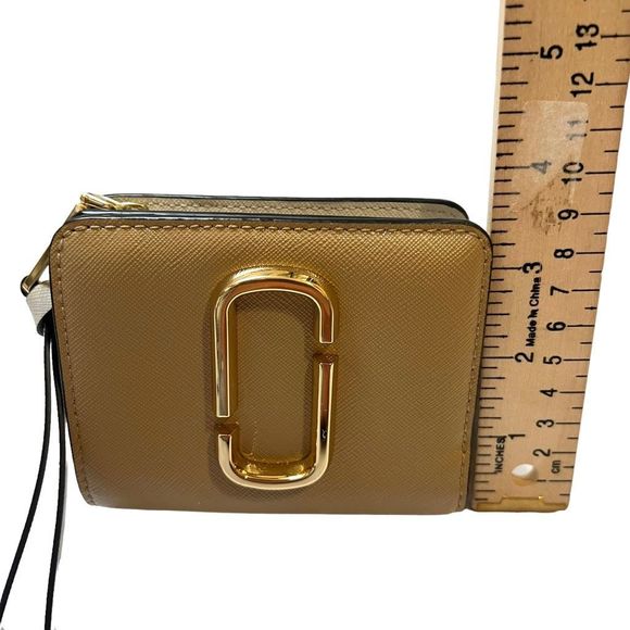 Marc Jacobs Women’s Gold & Sage Green The Snapshot Mini Compact Wallet - Picture 11 of 12